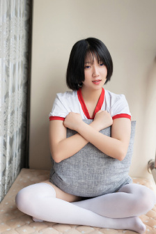 跪在女同学脚下叫主人
