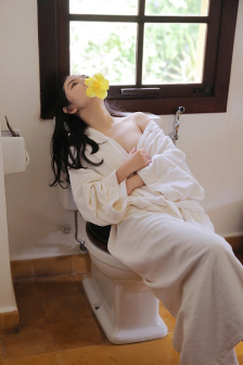 《年轻女教师》hd在线